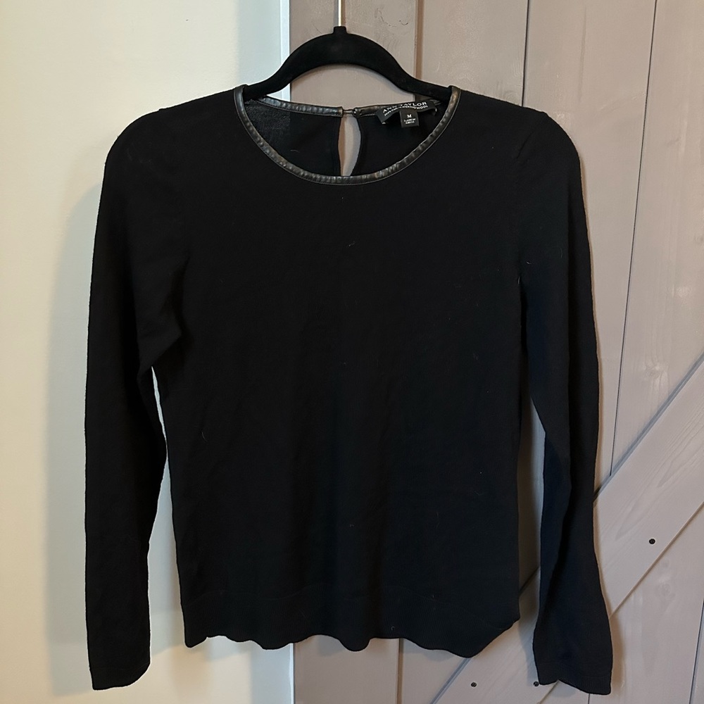 Ann Taylor black suéter size M